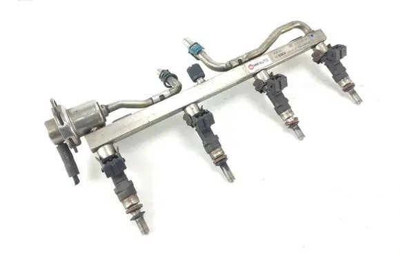 Opel Astra F Fuel injector supply line/pipe 