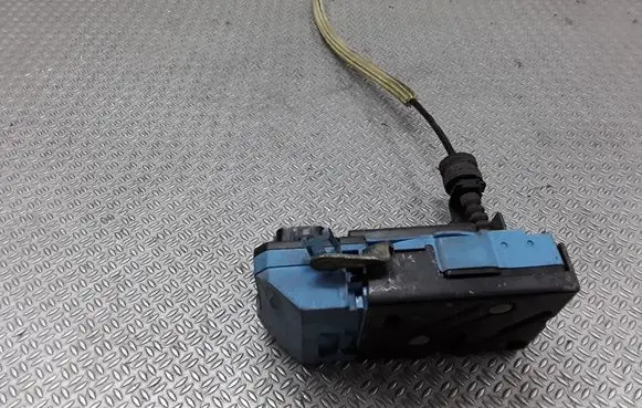 Volvo S60 Front door lock 8650546