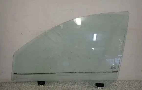 Nissan Micra Sliding door window/glass 