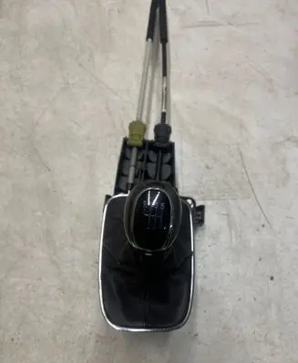 Opel Insignia A Gear shifter/selector 55563829
