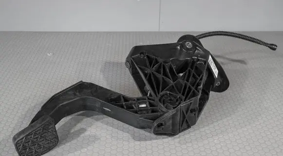 Mercedes-Benz Sprinter W907 W910 Clutch pedal A9072900000 A9102901200 A2012910282