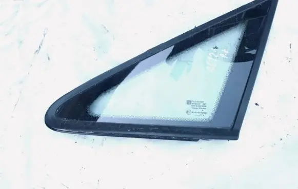Opel Zafira A Front triangle window/glass 