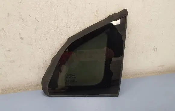 Nissan Qashqai Rear side window 833124EA0A