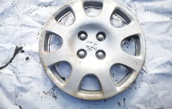 Peugeot 207 R15 wheel hub/cap/trim 9651551380