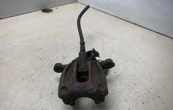 Ford Mondeo Mk III Rear brake caliper