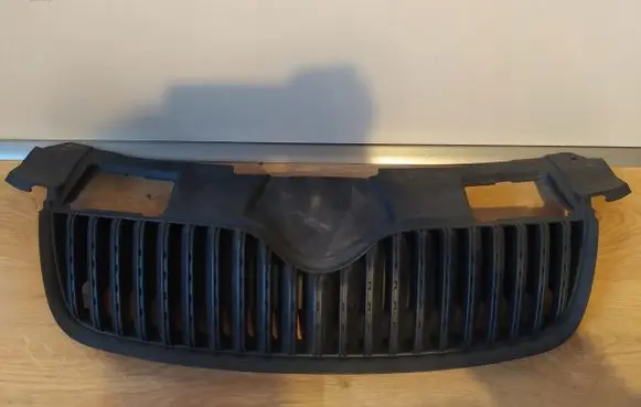 Skoda Fabia Mk2 (5J) Front bumper upper radiator grill 5J0853668