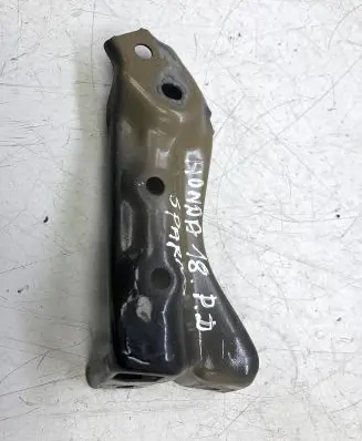 Honda CR-V Fender mounting bracket