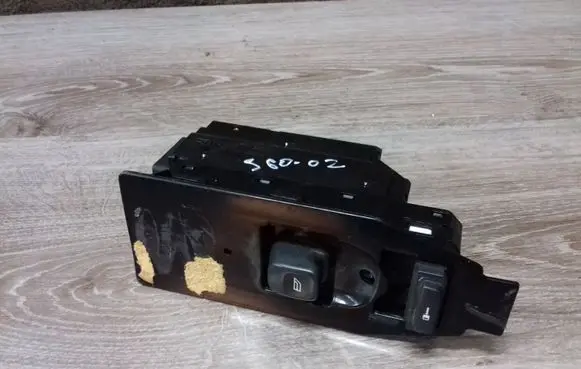 Volvo S60 Electric window control switch 30658117