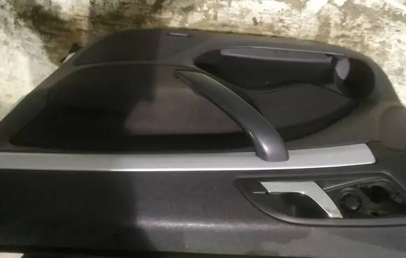Skoda Octavia Mk2 (1Z) Front door card panel trim 