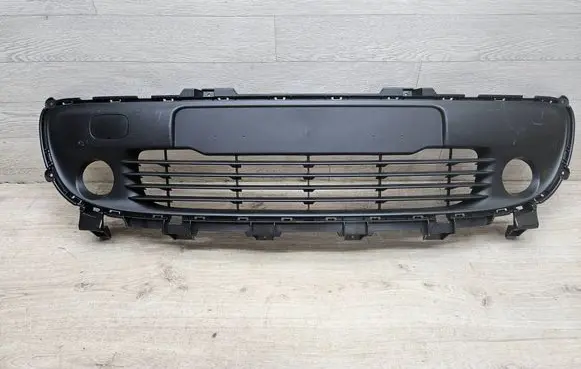 Renault Twingo III Front bumper lower grill 622542640R