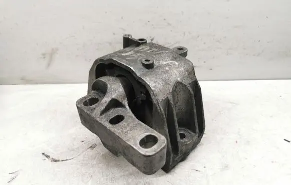 Volkswagen Touran I Engine mount bracket 1K0199262