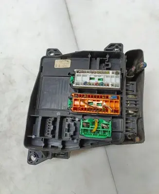 Mazda Premacy Fuse module 0996840K03 BD25D 164627
