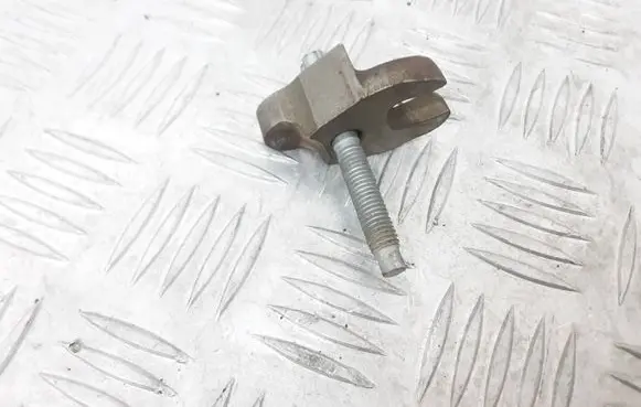 Volvo V50 Fuel Injector clamp holder
