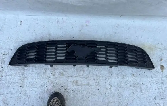 Ford Mustang V Front grill DR338200ACW DR338150ACW