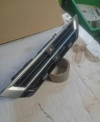 Citroen C4 III e-C4 Dashboard side air vent grill/cover trim 98356482DX