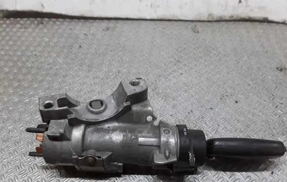 Volkswagen Polo IV 9N3 Ignition lock 4B0905851