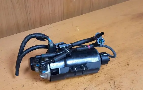 KIA Carens III Fuel filter housing 