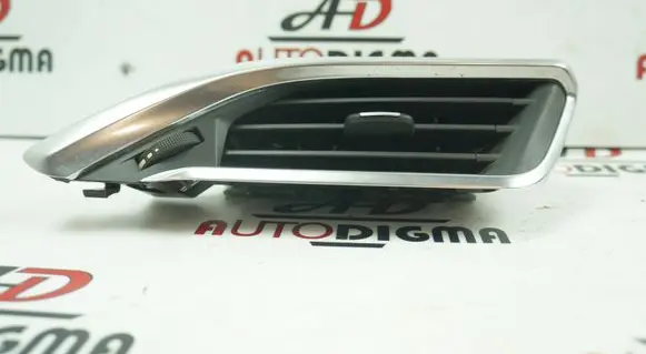 Peugeot 208 Dashboard side air vent grill/cover trim 9673131677