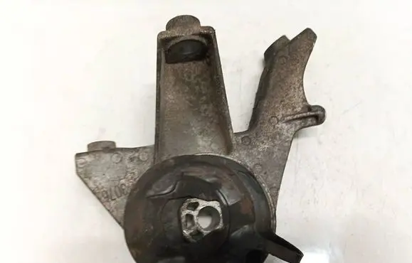 Chevrolet Captiva Engine mount bracket x00761a
