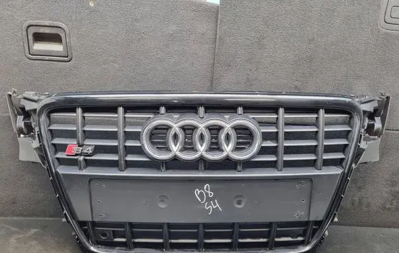 Audi A4 S4 B8 8K Front bumper upper radiator grill 8K0853651B