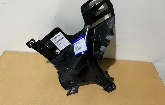 Volvo XC40 Front bumper mounting bracket 32136093