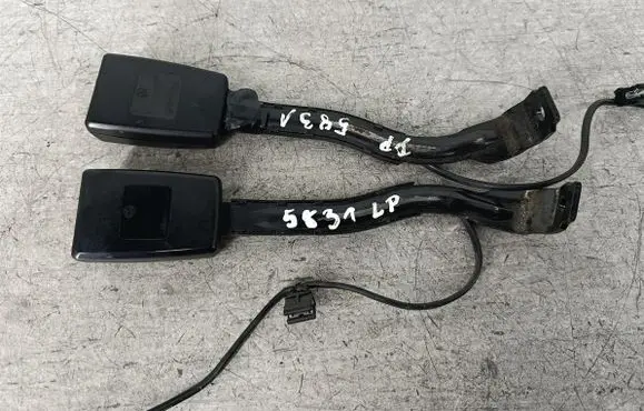 Volkswagen PASSAT B6 Front seatbelt buckle 3C08577563C0857755