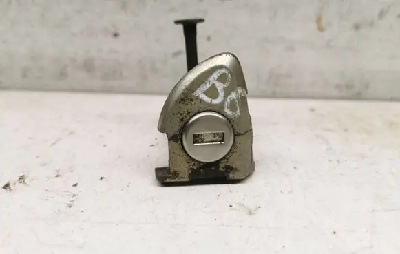 Volkswagen PASSAT B6 Loading door lock 