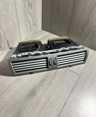 BMW 7 E65 E66 Dash center air vent grill 8223599 6911204 69112039