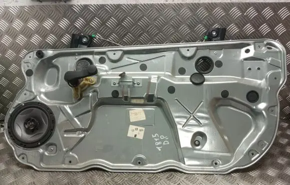 Volkswagen Polo Front door manual window regulator 6Q0837752