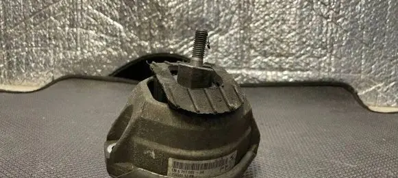 BMW 6 E63 E64 Engine mount bracket 6761089 15934612