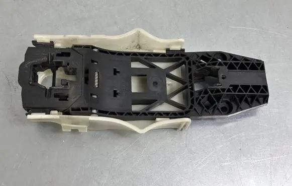 Skoda Kodiaq Rear door exterior handle/bracket 5N0839885H