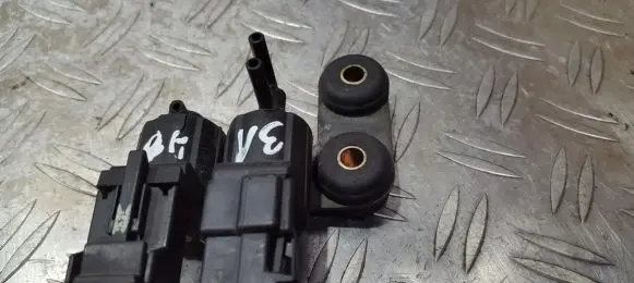 Mitsubishi Carisma Turbo solenoid valve k5t49682