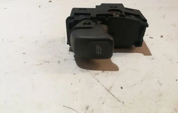 Volvo V70 Electric window control switch 9472275