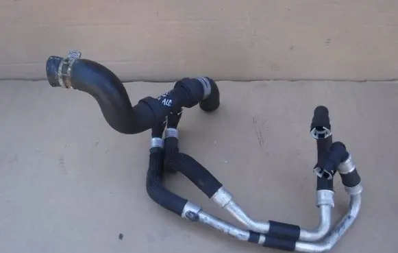 Ford Mustang V Engine coolant pipe/hose
