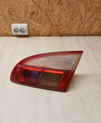 Toyota Avensis T220 Tailgate rear/tail lights 89022025