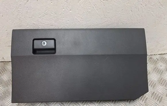 Glove box