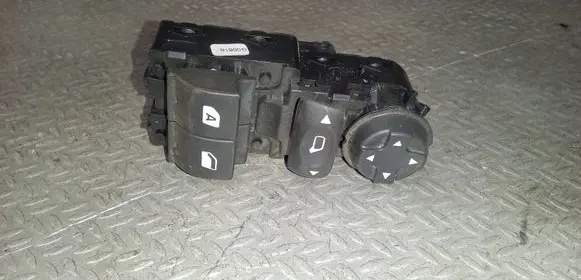 Peugeot 208 I Electric window control switch 96751127ZD