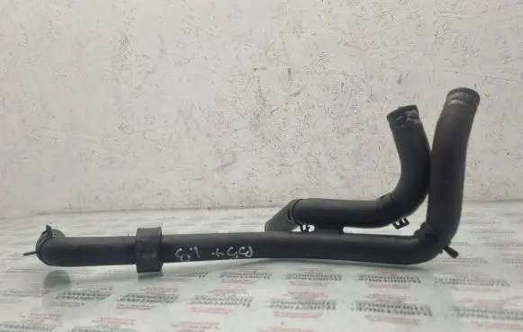 Volkswagen PASSAT B5.5 Engine coolant pipe/hose