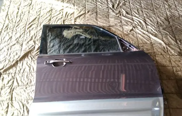 Mitsubishi Pajero Front door