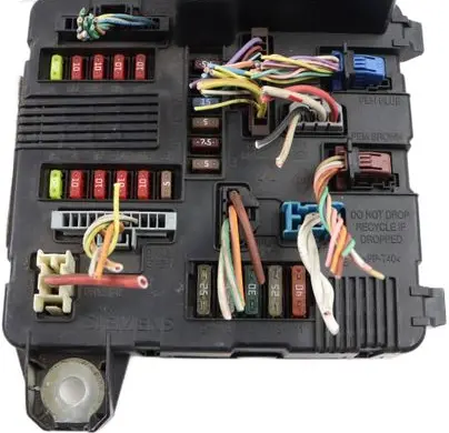 Renault Scenic II - Grand scenic II Fuse module 8200306033A S118399300J
