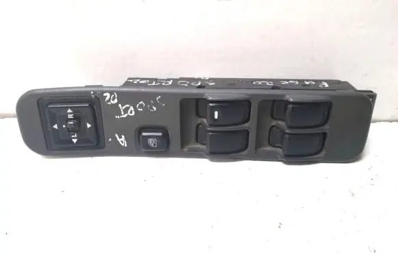 Mitsubishi Pajero Sport I Electric window control switch MR796122X1
