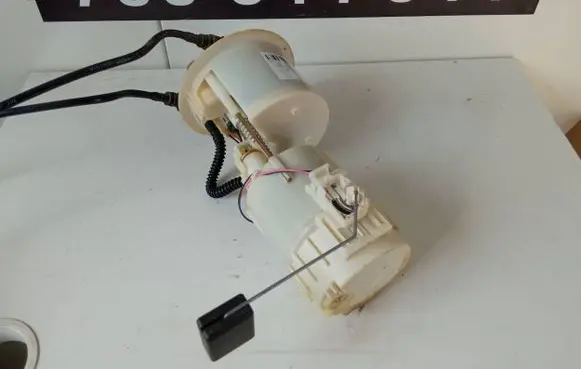 Peugeot 107 In-tank fuel pump 770200H010