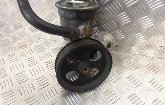Toyota Avensis T250 Power steering pump