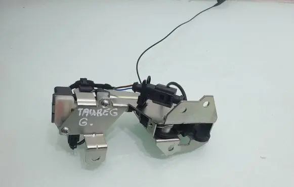 Volkswagen Touareg I Tailgate lock latch 7L0827506E