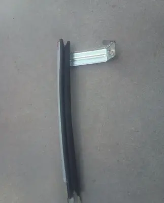 Nissan Qashqai Front door windshield rail 