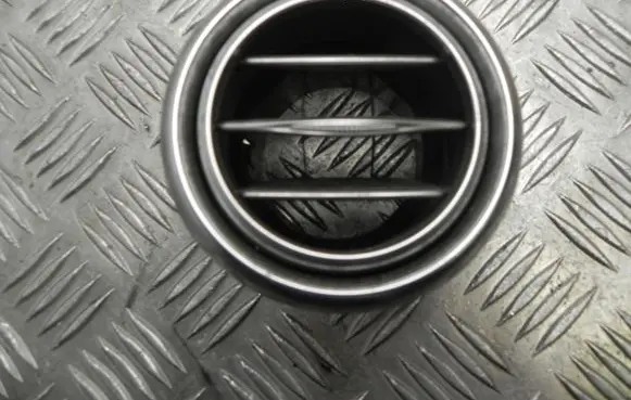 Rear air vent grill