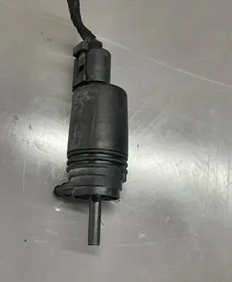 BMW 7 E65 E66 Windscreen/windshield washer pump 8377612 23557610