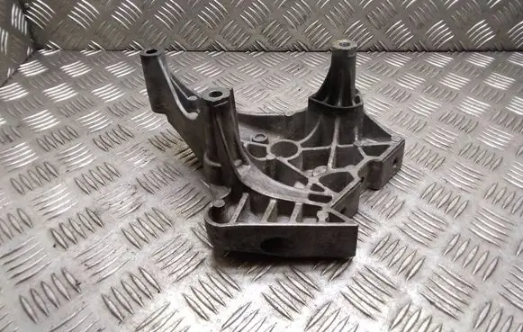 Volkswagen Golf V Engine mounting bracket 03G199207A