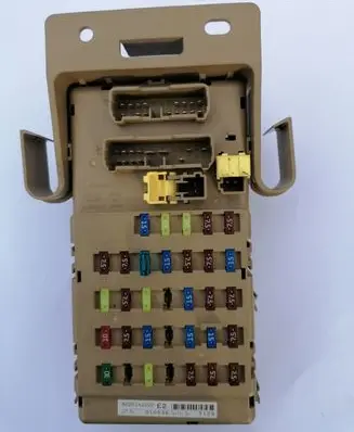 Subaru Legacy Fuse module 82201AJ000 82201AJ000E2