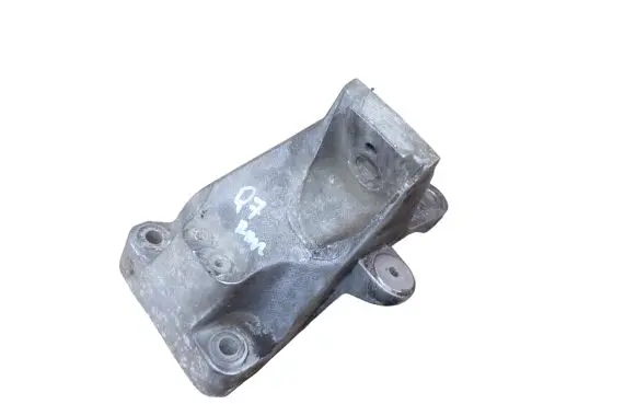 Audi Q7 4L Engine mounting bracket 7L8199307B